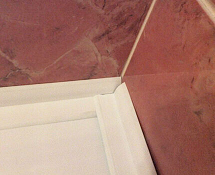 Как приклеить бордюр на ванну: разбор правил укладки + инструкция по установке Как приклеить бордюр на ванну: разбор правил укладки + инструкция по установке