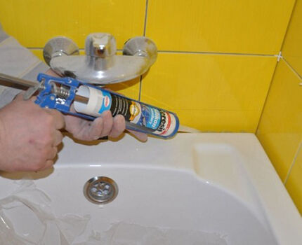 Как приклеить бордюр на ванну: разбор правил укладки + инструкция по установке Как приклеить бордюр на ванну: разбор правил укладки + инструкция по установке