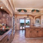 Обои на кухню: обилие палитры цветов и дизайна стенного покрытия Обои на кухню: обилие палитры цветов и дизайна стенного покрытия