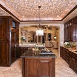 Обои на кухню: обилие палитры цветов и дизайна стенного покрытия Обои на кухню: обилие палитры цветов и дизайна стенного покрытия