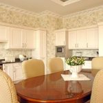 Обои на кухню: обилие палитры цветов и дизайна стенного покрытия Обои на кухню: обилие палитры цветов и дизайна стенного покрытия