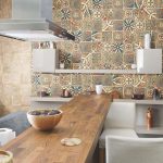 Обои на кухню: обилие палитры цветов и дизайна стенного покрытия Обои на кухню: обилие палитры цветов и дизайна стенного покрытия