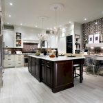 Обои на кухню: обилие палитры цветов и дизайна стенного покрытия Обои на кухню: обилие палитры цветов и дизайна стенного покрытия