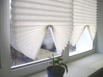 Жалюзи в спальню (75 фото): выбираем на пластиковые окна вертикальные и горизонтальные жалюзи Жалюзи в спальню (75 фото): выбираем на пластиковые окна вертикальные и горизонтальные жалюзи