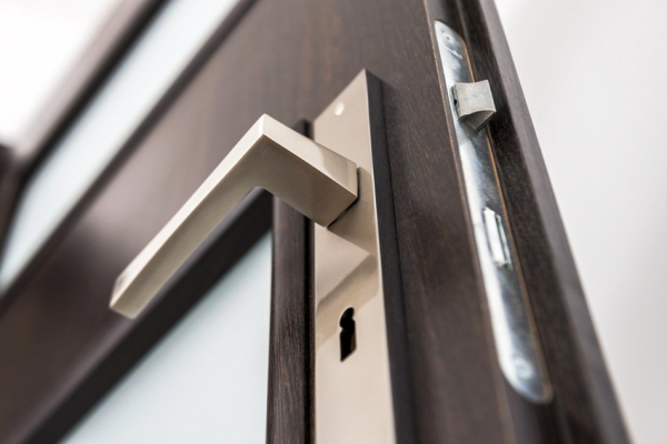 Межкомнатные двери со стеклом: оригинальное и функциональное решение Межкомнатные двери со стеклом: оригинальное и функциональное решение