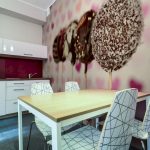 Обои на кухню: обилие палитры цветов и дизайна стенного покрытия Обои на кухню: обилие палитры цветов и дизайна стенного покрытия