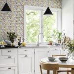 Обои на кухню: обилие палитры цветов и дизайна стенного покрытия Обои на кухню: обилие палитры цветов и дизайна стенного покрытия