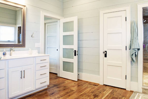 Межкомнатные двери со стеклом: оригинальное и функциональное решение Межкомнатные двери со стеклом: оригинальное и функциональное решение