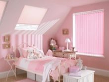 Жалюзи в спальню (75 фото): выбираем на пластиковые окна вертикальные и горизонтальные жалюзи Жалюзи в спальню (75 фото): выбираем на пластиковые окна вертикальные и горизонтальные жалюзи