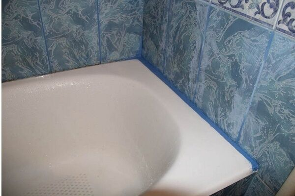 Как приклеить бордюр на ванну: разбор правил укладки + инструкция по установке Как приклеить бордюр на ванну: разбор правил укладки + инструкция по установке