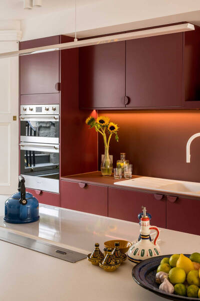 Цветные комнаты и старинные детали: смелый дизайн викторианского дома в Лондоне Цветные комнаты и старинные детали: смелый дизайн викторианского дома в Лондоне