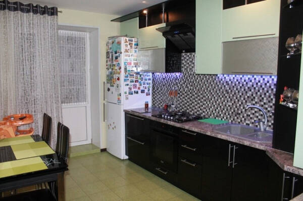 Выбор штор на кухню с балконной дверью Выбор штор на кухню с балконной дверью