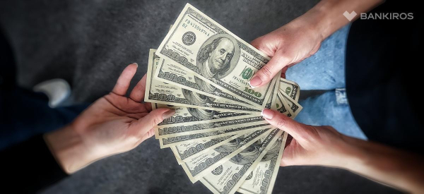 Момента лучше уже не будет: эксперты рассказали, когда покупать доллары, евро и юани Момента лучше уже не будет: эксперты рассказали, когда покупать доллары, евро и юани