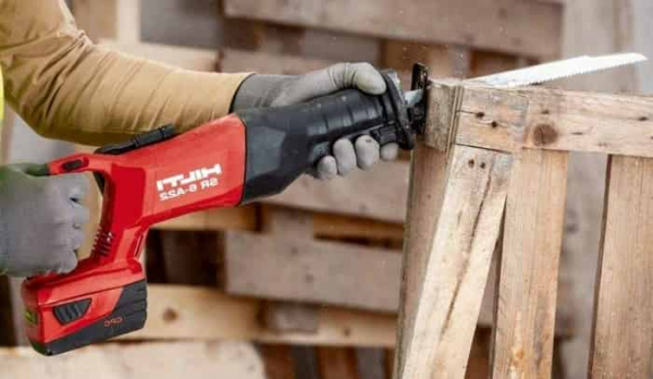 Что лучше сабельная пила или болгарка? Что лучше сабельная пила или болгарка?