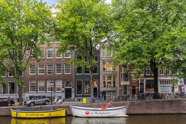 Стильный современный интерьер в доме на канале в Амстердаме Стильный современный интерьер в доме на канале в Амстердаме