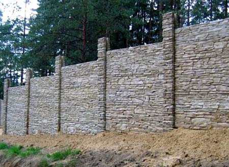 Заборы из бетонных панелей