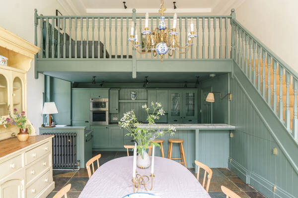 Великолепная архитектура с яркими современными штрихами: дом в Англии