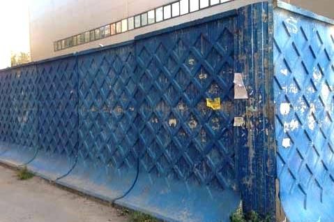 Установка забора из бетонных плит Установка забора из бетонных плит