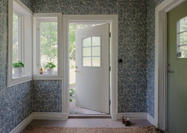 Царство цветочных обоев в красивом деревенском домике в Швеции Царство цветочных обоев в красивом деревенском домике в Швеции