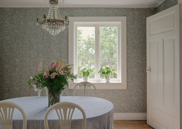 Царство цветочных обоев в красивом деревенском домике в Швеции Царство цветочных обоев в красивом деревенском домике в Швеции