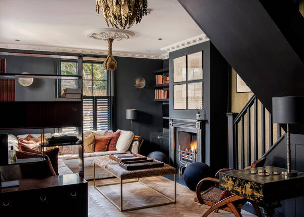 Небольшой дом в Лондоне с черными акцентами в декоре Небольшой дом в Лондоне с черными акцентами в декоре