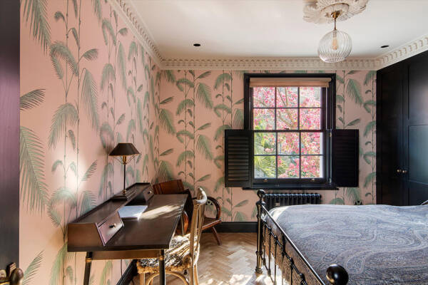 Небольшой дом в Лондоне с черными акцентами в декоре Небольшой дом в Лондоне с черными акцентами в декоре