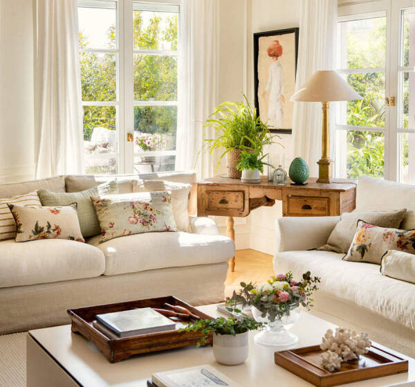 Обаятельная белая квартира с террасой в Барселоне Обаятельная белая квартира с террасой в Барселоне