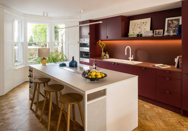 Цветные комнаты и старинные детали: смелый дизайн викторианского дома в Лондоне Цветные комнаты и старинные детали: смелый дизайн викторианского дома в Лондоне