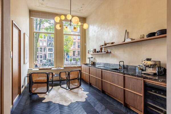 Стильный современный интерьер в доме на канале в Амстердаме Стильный современный интерьер в доме на канале в Амстердаме