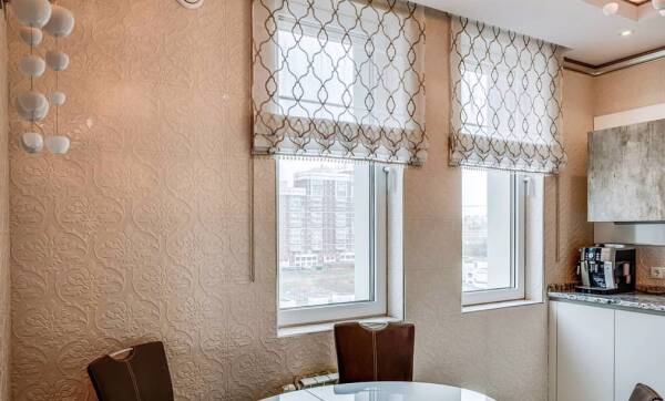 Как правильно выбрать римские шторы на кухню, фото в интерьере, видео Как правильно выбрать римские шторы на кухню, фото в интерьере, видео