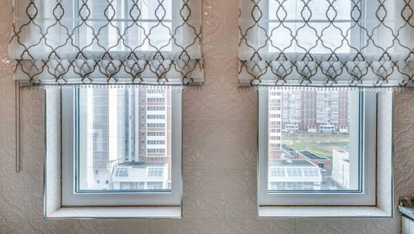 Как правильно выбрать римские шторы на кухню, фото в интерьере, видео Как правильно выбрать римские шторы на кухню, фото в интерьере, видео