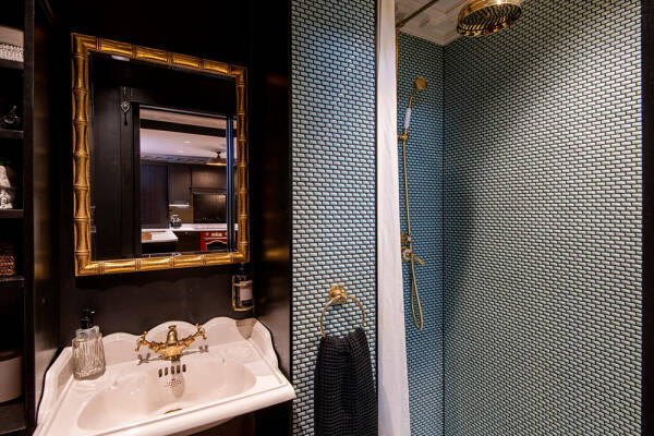 Небольшой дом в Лондоне с черными акцентами в декоре Небольшой дом в Лондоне с черными акцентами в декоре