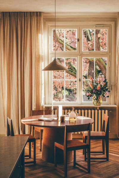 Прекрасная английская кухня в большой немецкой квартире Прекрасная английская кухня в большой немецкой квартире