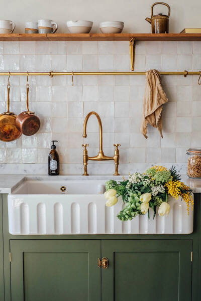 Прекрасная английская кухня в большой немецкой квартире Прекрасная английская кухня в большой немецкой квартире