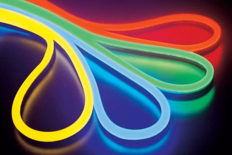 Светодиодная подсветка в плинтусе для потолка