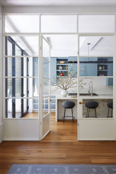 Стильный дизайн в прохладных тонах: апартаменты с террасой в Нью-Йорке Стильный дизайн в прохладных тонах: апартаменты с террасой в Нью-Йорке