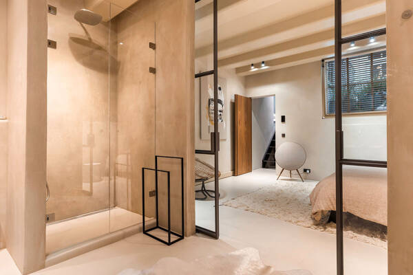 Стильный современный интерьер в доме на канале в Амстердаме Стильный современный интерьер в доме на канале в Амстердаме