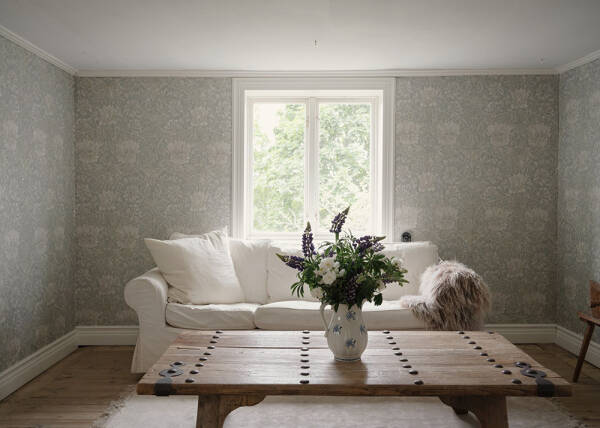 Царство цветочных обоев в красивом деревенском домике в Швеции Царство цветочных обоев в красивом деревенском домике в Швеции