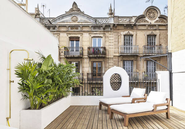 Аутентичная испанская квартира в роскошном модернистском доме в Барселоне