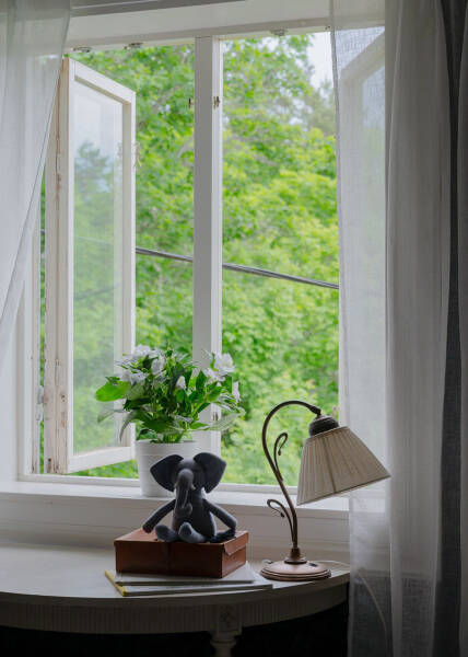 Царство цветочных обоев в красивом деревенском домике в Швеции Царство цветочных обоев в красивом деревенском домике в Швеции