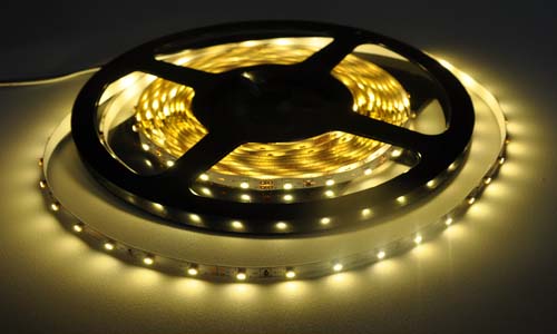 Светодиодная подсветка в плинтусе для потолка