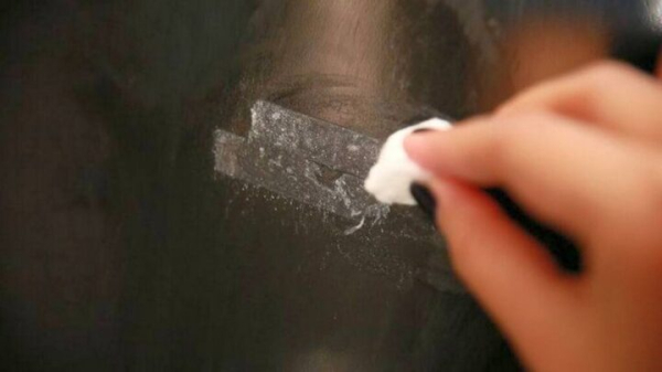 Чем можно оттереть клей: 14 способов Чем можно оттереть клей: 14 способов