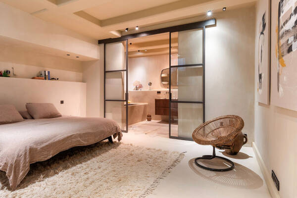 Стильный современный интерьер в доме на канале в Амстердаме Стильный современный интерьер в доме на канале в Амстердаме