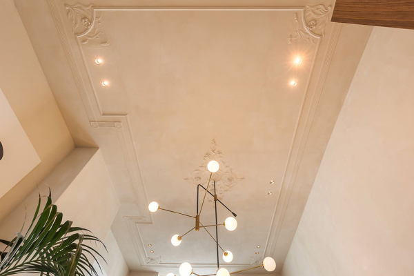 Стильный современный интерьер в доме на канале в Амстердаме Стильный современный интерьер в доме на канале в Амстердаме