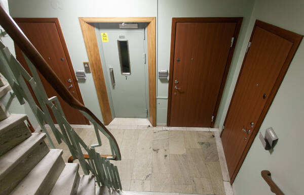 Куда должна открываться установленная в квартиру входная дверь Куда должна открываться установленная в квартиру входная дверь