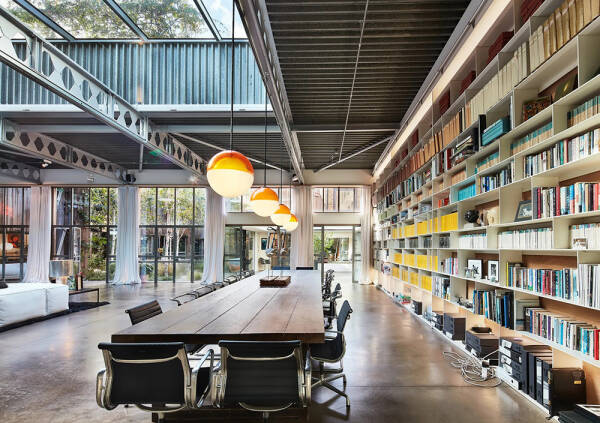 Невероятный лофт в здании бывшей студии в Лондоне