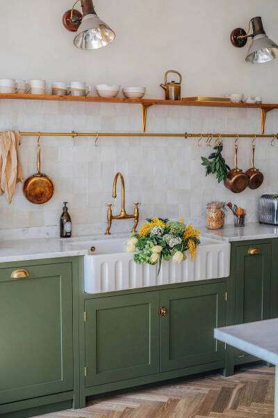 Прекрасная английская кухня в большой немецкой квартире Прекрасная английская кухня в большой немецкой квартире