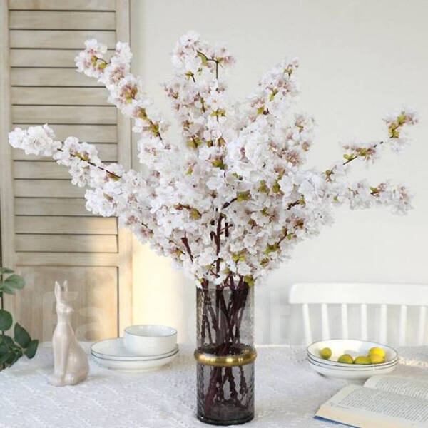 Искусственные цветы в интерьере дома – 6 советов по выбору и декору Искусственные цветы в интерьере дома – 6 советов по выбору и декору