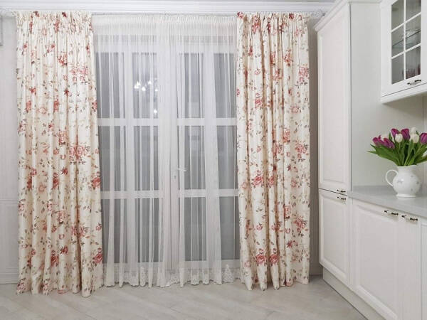 Выбор штор на кухню с балконной дверью Выбор штор на кухню с балконной дверью