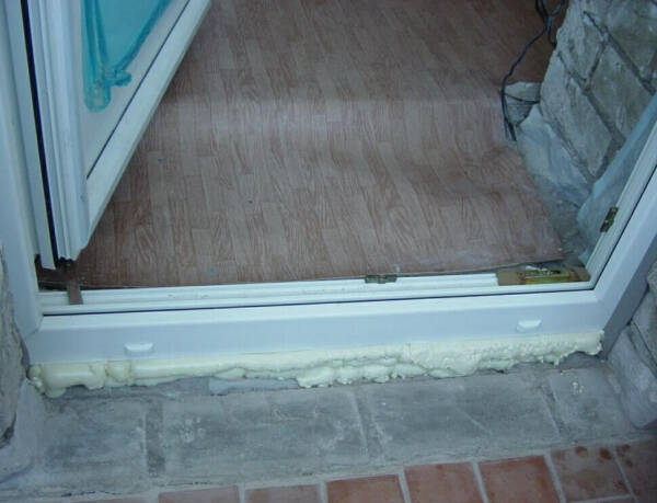 Что предпринять, когда не хочет открываться балконная дверь? Что предпринять, когда не хочет открываться балконная дверь?